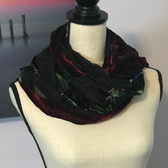 Museum Collection Unique Scarf /Rayon and silk - Picture 8 of 8